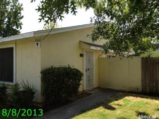 7702 La Mancha Way, Sacramento, CA 95823-3864