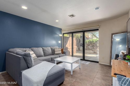9792 Calle Del Centinela, Tucson, AZ 85748-3233