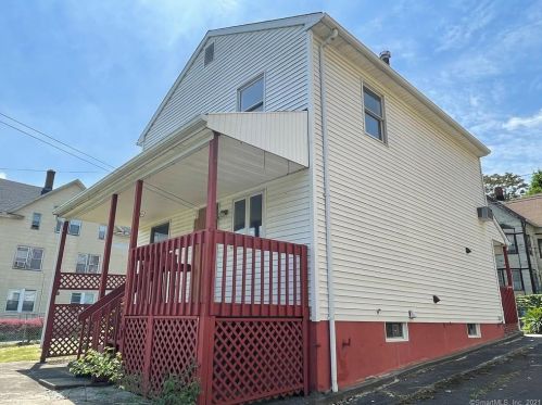 93 Wood St, Waterbury, CT 06704-3920