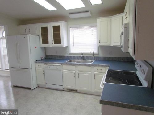 402 Moore Pl, Dover DE  19901-1359 exterior