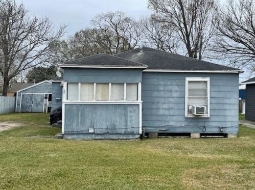 307 Kansas St, Morgans Point, TX 77571-5426