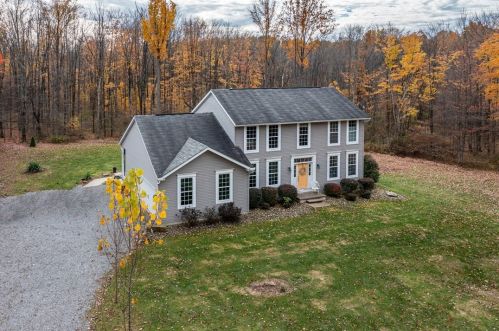 1406 District Rd, Fredonia, PA 16124-2422