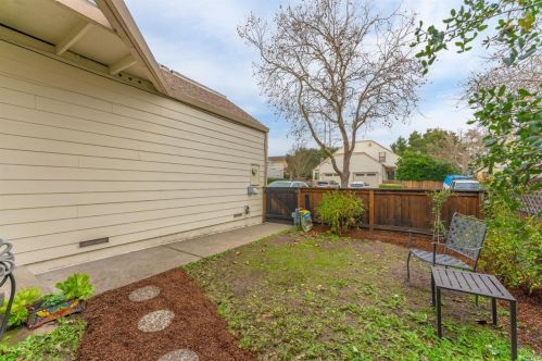 1533 Yardley St, Santa Rosa CA 95403-2397 exterior