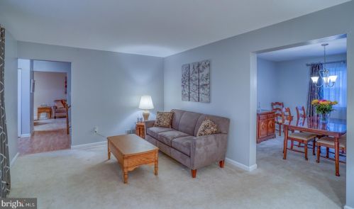 42 Saratoga Dr, New Castle DE  19720-4232 exterior