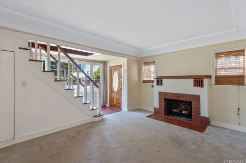 16027 Hartland St, Van Nuys CA 91406-4808 exterior