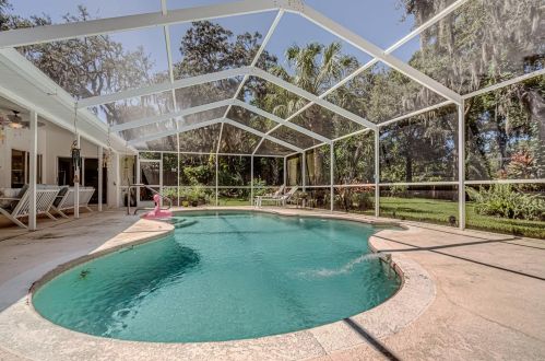 963 Ridgewood Ter, Tarpon Springs FL  34689-2622 exterior