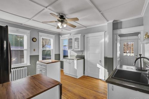 10 Goldberg Ave, Norwich CT  06360-4314 exterior