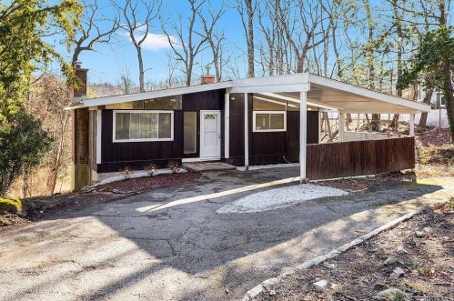 25 Woodland Rd, Pleasantville, NY 10570-1315