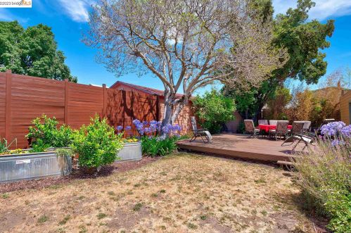 2834 60 Ave, Oakland CA 94605-1504 exterior