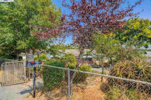 3863 Arbutus Ct, Hayward, CA 94542-2202