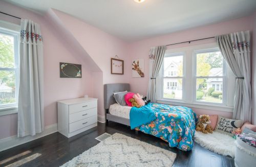 1722 57, Milwaukee WI 53220-3123 exterior