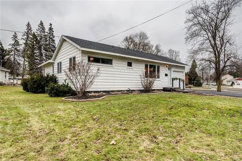 152 Fay Ln, Minoa, NY 13116-1116