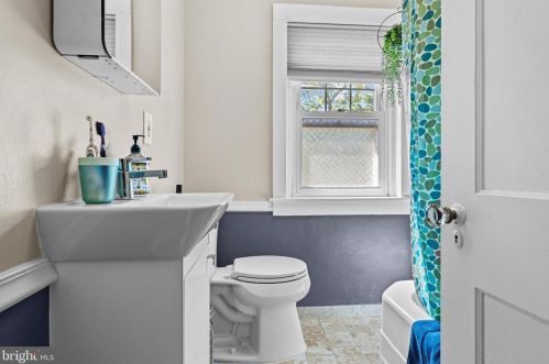 37 Hillcrest Ave, Camden NJ  08108-1318 exterior