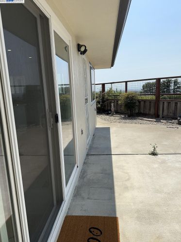 2475 Harborview Dr, San Leandro, CA 94577-6356