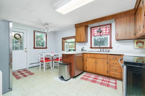 73 Notch Rd, Manchester CT  06043-7421 exterior