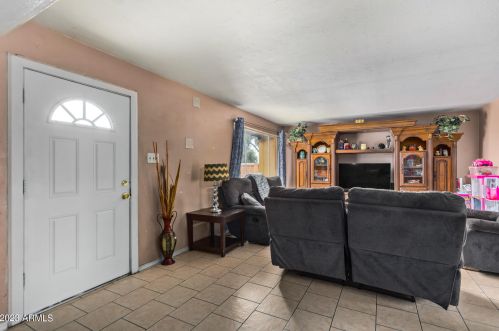 4221 57th Ln, Phoenix, AZ 85031-2215