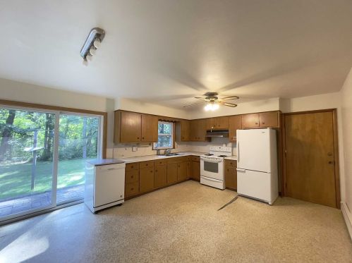 542 Creek Rd, Poughkeepsie, NY 12601-1012