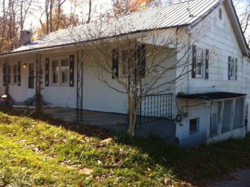 1913 Big Cave Rd, Johnetta, KY 40460-9024