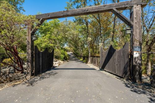 601 Sunset Dr, Ukiah, CA 95482-4118