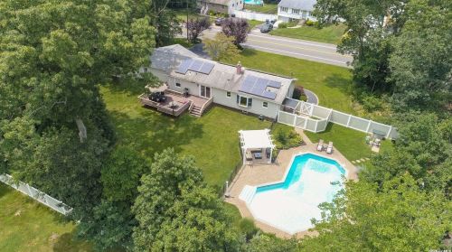 129 Crystal Brook Hollow Rd, Mount Sinai NY  11766-2102 exterior