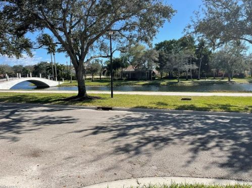 6064 Towncenter Cir, Naples FL  34119-9556 exterior