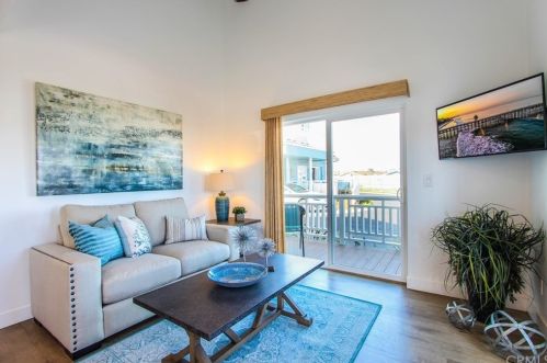 54 Beach Dr, Newport Beach, CA 92663-4441