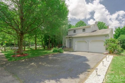 1 Jamison Ct, East Brunswick NJ  08816-3585 exterior