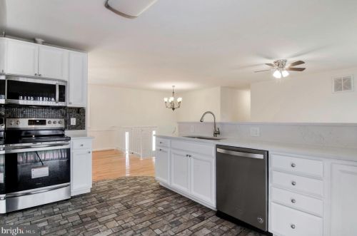 13404 Nickleson Dr, Woodbridge VA  22193-4131 exterior