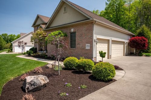 1954 Pierce Bluffs Dr, Hermitage, PA 16148-7346