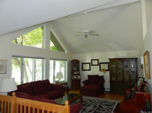 231 Briarwood Dr, Somers Town NY  10589-1810 exterior