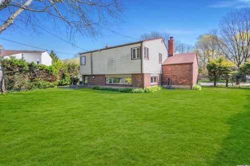 20 Laurie Blvd, Bethpage NY  11714-1412 exterior