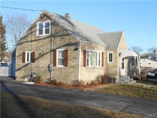 11 Kensington Pl, Bridgeport, CT 06610-1147