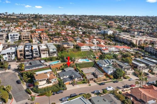 2875 Lloyd St, San Diego CA 92117-6031 exterior