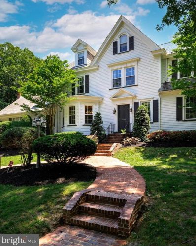 801 Thomas Ave, Riverton NJ  08077-1030 exterior