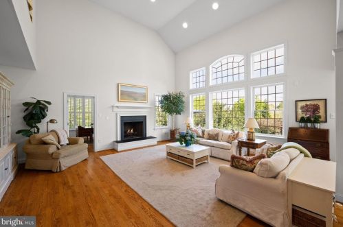 360 Trillium Ln, Wayne, PA 19087-2189