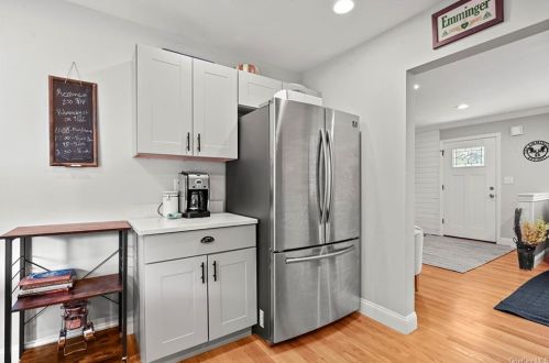 8 Heath Rd, Fishkill NY 12524-2024 exterior