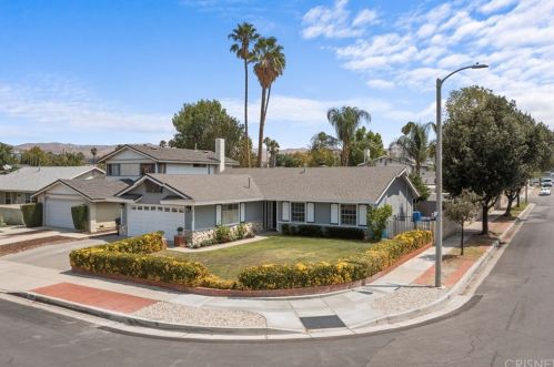 27400 Fairport Ave, Santa Clarita, CA 91351-2611