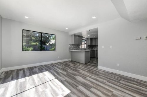 9262 Mapleview Way, Elk Grove CA  95758-5007 exterior