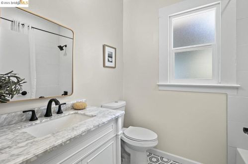 817 56th St, Oakland CA 94608-2704 exterior