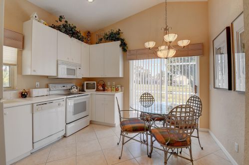 7181 Foxworth Ct, Boynton Beach FL  33437-6455 exterior
