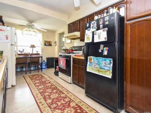 61 Roslyn Dr, Muttontown NY  11545-1733 exterior