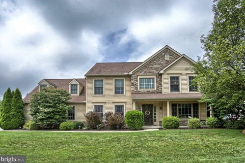 165 Christian Dr, Hummelstown, PA 17036-7811