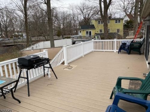 798 Old Lake Ave, Rahway NJ  07065-2623 exterior