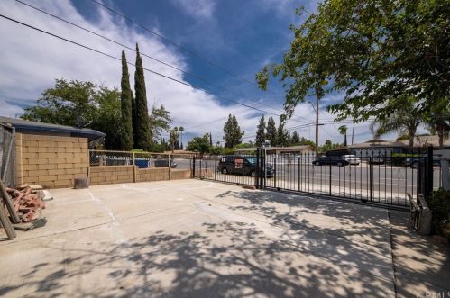 7771 Wells Ave, Riverside CA  92503-2568 exterior