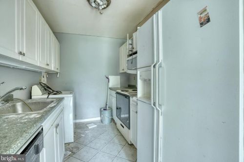 8 Maplewood Ct, West Deptford NJ  08066-2402 exterior