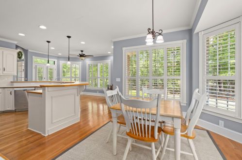 128 Porcher Dr, Bonneau SC  29431-8694 exterior
