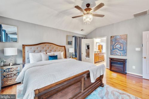 8701 Lords View Loop, Gainesville VA  20155-5806 exterior