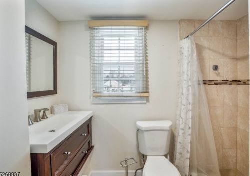 31 Wendell Pl, Clark NJ  07066-2324 exterior