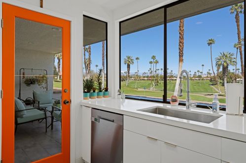 16 Palomas Dr, Rancho Mirage CA  92270-4747 exterior