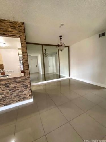 2615 67th Pl, Hialeah, FL 33016-2843